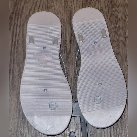 chatties  size 6 - Picture 3 of 5